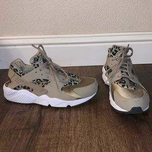 Nike WMNS Air Huarache Leopard (khaki)
